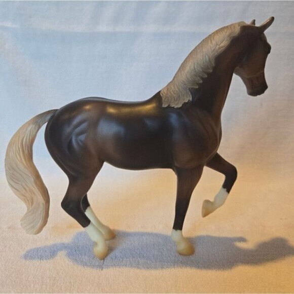 #9103 Classics 2010 World Equestrian Games Three-Horse Set - Picture 12 of 16